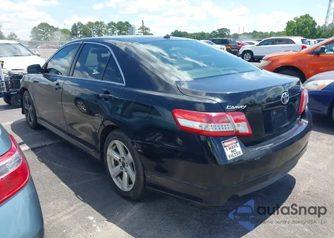 2011 Toyota Camry Se z USA, uszkodzony, nr VIN 4T1BF3EKXBU777165